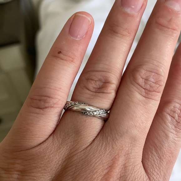 PANDORA Twist Ring - Picture 1 of 4